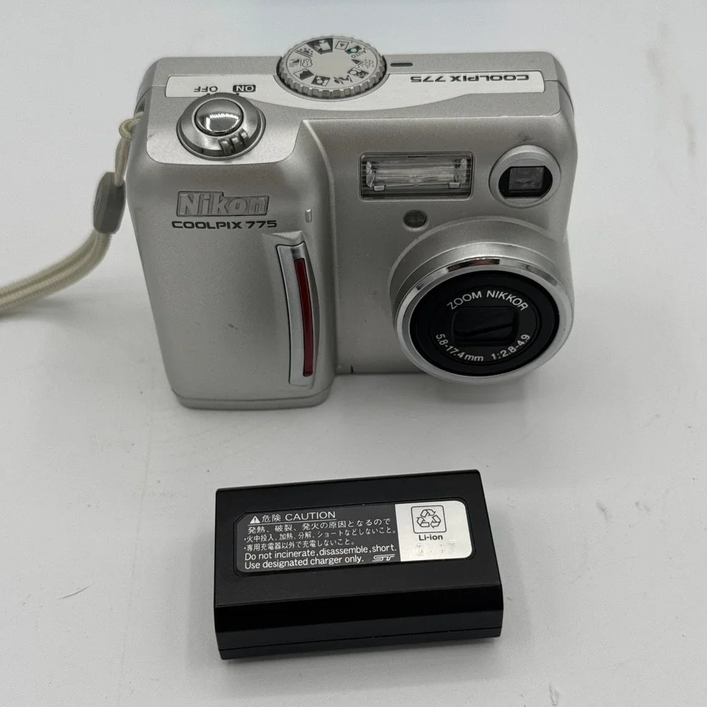 Nikon coolpix 775